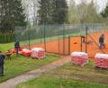 Bild: gz
Im Frühjahr müssen Mitglieder die Plätze des Tennisclubs für den Spielbetrieb vorbereiten.