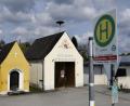 Bild: Petra Hartl
Es gibt kein Halten mehr: weder für die Feuerwehr Haag noch für ihr in Oberleinsiedl stehendes Gerätehaus. Dieses ist ohnehin seit vergangenem Dezember leer, weil das bis dahin dort stationierte Mehrzweck-Einsatzfahrzeug unterdessen Platz in Hohenkemnath gefunden hat. Das Gebäude selbst soll nach einem Gemeinderatsbeschluss demnächst der Spitzehacke weichen.