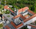 Luftbild (Archiv): Michael Ascherl
Das durch das Kloster Waldsassen (Bild) über Jahrhunderte geprägte Stiftland soll Unesco-Weltkulturerbe werden. Jetzt war das Bestreben auch ein Thema im Gemeinderat Leonberg. Ein Beschluss über die Regionaplan-Änderungen wurde erst einmal vertagt.