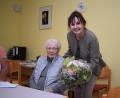 Bild: bnr
Margarete Troidl freut sich, dass sie an ihrem 103. Geburtstag noch so fit ist. Der ältesten Bürgerin der Stadt gratulierte stellvertretende Bürgermeisterin Johanna Mertins mit einem Blumenstrauß bereits am Vortag.