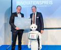 Bild: Bayerischer Bauindustrieverband
Tobias Bauernfeind (l.) nahm den Innovationspreis für die Kassecker Gruppe von Clemens Fuest entgegen.