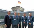 Bild: exb
Oberpfälzer in Berlin: Uli Grötsch, Ortsbeauftragter Andreas Duschner, Truppführer Lukas Dellinger, Fachberater Jan Braunreiter und Gruppenführer Falco Bauer vom THW Weiden.