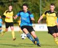 Bild: axs
Das Hinspiel zwischen dem FC Tirschenreuth und dem SV Poppenreuth endete 1:1. Hier setzt sich der Tirschenreuther Andreas Gradl (links) gegen den Poppenreuther Josef Kotrba durch. Am Sonntag geht es im Rückspiel für beide Mannschaften um sehr viel. Der FC braucht die Punkte im Abstiegskampf und der SV schielt noch auf den begehrten Aufstiegsrelegationsplatz.