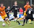 Bild: A. Schwarzmeier
Mit Volldampf in Richtung Meisterschaft: Johannes Renner (links) und Co. wollen gegen den SV Schwarzhofen den Matchball nutzen.