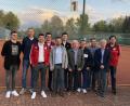 Bild: msl
Thomas Wölker (Fünfter von links) steht nun an der Spitze der Tennisabteilung der SpVgg Pfreimd. Stadtrat Günther Strehl (Fünfter von rechts) gratulierte ihm und dem Führungsgremium zur Wahl.