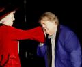 Bild: Hirsch
Zuneigung sieht anders aus. Lebemann Algernon Moncrieff (Dirk Dürholz, rechts) begrüßt Lady Augusta Bracknell (Ilona Glück, links),