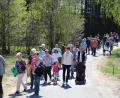Bild: exb
Rund 70 Erwachsene und 20 Kinder machten sich rund um Teunz auf eine Marterlwanderung auf.