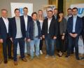 Bild: jr
Mit dieser Vorstandschaft geht der JU-Kreisverband in die kommenden zwei Jahre. Mit dabei sind (von links) Bürgermeister und CSU-Landratskandidat Roland Grillmeier, Johannes Klinger, Felix Kirchberger, Michael Dutz, Carolin Böckl, Kreisvorsitzender Matthias Grundler, Christoph Hampel, Franziska Heindl, Markus Schreyer, Maximilian Heindl und CSA-Kreisvorsitzender Huberth Rosner.