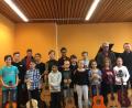 Bild: exb
Das Foto zeigt die Musikschüler mit ihren Lehrkräften Hartmut Gebelein und Valentin Wenzel.