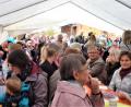 Bild: jml
Nur etwa die Hälfte der Besucher fanden im Festzelt Platz bei der offiziellen Inbetriebnahme der neuen Kinderkrippe.