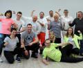Bild: bgm
BRK und Wasserwacht präsentieren sich beim Tag der offenen Tür am 19. Mai als fitte Truppe. Mit Fitnesscoach Markus Maier (Vierter von links) haben die Ehrenamtlichen eine Show-Einlage einstudiert.