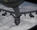 Bild: Senior Airman Keifer Bowes/U.S. Air Force/AP/dpa
Ein amerikanischer Bomber B-52H Stratofortress wird von einer Boeing KC-135 Stratotanker (nicht im Bild) der US-Luftwaffe betankt.