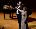 Bild: Odeon Concerte
Seit 50 Jahren steht die Sopranistin Edita Gruberová auf der Bühne und noch immer genießt sie den Applaus ihre Publikums. Bei ihrem Regensburger Konzert wurde sie von dem Pianisten Peter Valentovic begleitet.