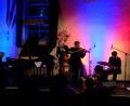 Bild: lr
Jermaine Landsberger und Sandro Roy entstammen Sinti Familien. Unter dem Motto „Modern Gypsy Jazz“ verbinden sie den traditionellen „Zigeuner Swing“ ihrer Vorfahren mit dem modernen Jazz amerikanischer Prägung.