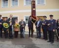 Bild: mmj
Landtagsabgeordneter Alexander Flierl (Vierter von links) und Altbürgermeister Hans Wirnshofer (Fünfter von rechts) beschirmen das Gründungsfest der Feuerwehr Weiding im kommenden Jahr.