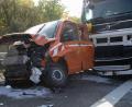 Bild: rw
In diesen Warnleitanhänger der Autobahnmeisterei krachte im Oktober 2018 ein Lkw auf der A 93 bei Wiesau. Der Fahrer hatte den Anhänger trotz deutlicher Warnzeichen übersehen. Am Fahrzeug standen vier Straßenmeister, die sich in letzter Sekunde retten konnten.