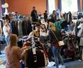 Bild: weu
21 Anbieter stellten beim Frühjahrs-Mädchen-Flohmarkt im Mehrgenerationentreff aktuelle Mode zu kleinen Preisen aus. Groß war das Interesse der Käufer.