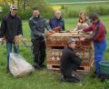 Bild: pop
Dank vieler Spenden kann sich der Imkerverein für intakte Lebensräume engagieren. Auf einer zukünftigen Blumenwiese wurde bereits ein großes Insektenhotel gebaut.
