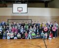 Bild: kgg
Die Drittklässer der Markgraf Diepold Grundschule können in den nächsten Wochen unter Beweis stellen ob sie den entsprechenden „Grünen Daumen“ haben und einen großen Kürbis als Ergebnis zum Beginn des nächsten Schuljahres vorweisen können.