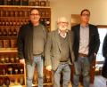Bild: sne
Inhaber der Schug-Apotheke Hubert Schug, Vorsitzender des Heimatvereins Karlheinz Keck und Stefan Weidinger von der Stadt Apotheke (von links) freuen sich über die Eröffnung der Ausstellung „Pillen, Pasten und Tinkturen – 200 Jahre Pharmazie in Eschenbach“.
