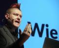Bild: Wolfgang Steinbacher
Der Blogger Sascha Lobo erklärte in Ursensollen, wie er Chancen und Risiken der Digitalisierung sieht.