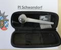 Bild: exb/Polizei
Diese Crackpfeife und ein Tütchen mit Drogen stellte die Schwandorfer Polizei sicher.