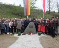 Bild: wro
Mit einem mahnenden Zeichen erinnert die Gemeinde Wiesau fortan an das Zugunglück vor 75 Jahren. Im Beisein zahlreicher Gäste wurde es am Freitagvormittag der Bestimmung übergeben.