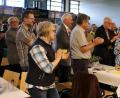 Bild: Thomas Dobler
Stehende Ovationen für den sitzenden Altlandrat Hans Schuierer: Er und andere Anti-WAA-Recken ernteten in der Oberpfalzhalle den verdienten Beifall für ihr damaliges Engagement. Dennoch blieb die Zusammenkunft nicht in Nostalgie stecken. Dafür sorgten Redner, die Klimaschutz und Energiewende thematisierten.