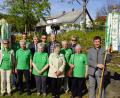 Bild: mmj
Mitglieder des OWV Stadlern, dem Vorsitzenden des Zweigvereins Weiherhammer Gerd Heese (Sechster von rechts), MdB Karl Holmeier (Fünfter von links) und Hauptverein-Vorsitzenden Armin Meßner (Dritter von rechts) nach der Wimpelübergabe an Bürgermeister Gerald Reiter.