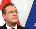 Bild: Helmut Fohringer/APA/dpa
Gestolpert über das Ibiza-Video: Heinz-Christian Strache, Bundesobmann der FPÖ und Vizekanzler, erklärte am Samstag seinen Rücktritt von beiden Posten.