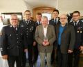 Bild: flm
Die Abordnungen der beiden Feuerwehren gratulierten dem Jubilar Siegfried Pfohl (Mitte).