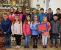 Bild: exb
Die Kommunionkinder aus Bärnau und Hohenthan spenden für Hugo.
