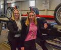 Bild: chl
Corinna Heinl (links) und Anja Antikidis-Heinl: Die beiden Schwestern haben schon früh Verantwortung im elterlichen Betrieb übernommen.