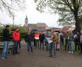 Bild: frd
Bei einem Rundgang durch die Marktweiheranlage, die am 13. und 14. Juli die Kulisse für das Bürgerfest liefert, wies Hans Deyerl (vorne, mit Plan) den Vertretern der mitwirkenden Vereine ihre Plätze zu.