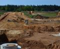 Bild: ll
Die momentan laufenden Erschließungsarbeiten im Industriegebiet Saaß haben das Gelände großflächig umgestaltet. Am Mittwoch berät der Stadtrat über die Ansiedlung eines zweiten Betriebs neben Cherry.