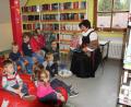 Bild: frd
Mit Märchen aus ihrer Kinderzeit entführte Lesepatin Hannelore Grötsch die Kinder in besondere Welten.