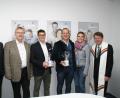 Bild: fpoz
Geschäftseröffnung in Waldershof: Im Bild von links die Stadträte Hilmar Wollner und Werner Spörer, die Kanzleibetreiber Karl Roland Krämer und Bernd Hilpert mit Mitarbeiterin Daniela Kerling und Pfarrer Andreas Kraft.