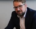 Bild: exb
Wirtschaftsförderer Volker Höcht hat sein Büro im Landratsamt.