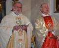 Bild: jr
Der Würzburger Domvikar Paul Weismantel (rechts) und Pfarrseelsorger Pater Benedikt Leitmayr standen beim Resl-Gebetstag am Altar.