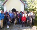 Bild: soj
Bild zeigt die zahlreichen Teilnehmer an der Maiandacht der Frauen-Union in Hermannsreuth, unter anderem mit der Vorsitzenden Petra Becher (sitzend vorne links) und dem CSU-Ortsvorsitzenden Wolfgang Söllner (hi.2.v.re.)