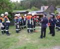 Bild: bjp
Ein fest gezurrter Knoten kann im Ernstfall lebensrettend sein: Deshalb müssen die Feuerwehrleute auch ihre Fertigkeit im Knüpfen von Rettungsknoten "am Mann" beweisen. Bild: bjp