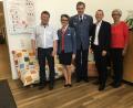 Bild: Dieter Landgraf
Malteser Präsident Georg Khevenhüller (Mitte) zeigt sich beeindruckt bei seinem Besuch in Weiden, worüber sich nicht nur der örtliche Geschäftsführer Dieter Landgraf (links), sondern auch die Diözesanleitung mit Baronin von Gemmingen (Zweite von links) und Frank Becker (Zweiter von rechts) sowie Pflegedienstleitung Maria Bertholdt (rechts) freuen.