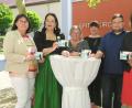 Bild: Hirsch
Kreisvorsitzende Marianne Forster, Kulturmanagerin Sissy Thammer, Ortsvorsitzende Sonja Dietl, OB-Gattin Susanne Feller, EU-Kandidat Christoph Götz und dritte Bürgermeisterin Martina Englhardt-Kopf (von links) sprachen bei der Muttertagsfeier der Frauenunion Schwandorf.