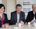 Bild: Gerhard Götz
Kreisbäuerin Sabine Schindler, Kreisobmann Josef Irlbacher und BBV-Geschäftsführer Josef Wittmann (von links) sind von der EU überzeugt, haben aber einige Hausaufgaben für sie. Die Verbesserungsvorschläge betreffen nicht nur die Landwirtschaft.