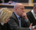 Archivbild: Armin Weigel/dpa
Joachim Wolbergs, suspendierter Regensburger Oberbürgermeister, im Verhandlungssaal zwischen seinen verteidigern Jutta Niggemeyer-Müller und Peter Witting.
