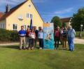 Bild: exb
Die Sieger, von links Marian Ludwig, Wolfgang Beer, Sabine Hamisch, Andreas Kunz, Gerlinde Reisnecker, Dietmar Rausch, Arno Malte Uhlig, Tommy Hartung und Golfclub-Präsident Wolfgang Ries.
