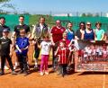 Bild: mef
Schnuppertag bei der Tennisabteilung des TV Floß. Große und Kleine probieren zum ersten Mal ihr Können auf dem Platz aus.