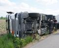 Bild: Christopher Dotzler
Ein Lastwagen, der mehrere Tausend Liter Heizöl geladen hatte, kippte am Freitag um.