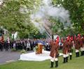 Bild: fvo
Mit einem Salut der„Historisch Hochfürstlichen Lobkowitzischen Grenadiergarde der Gefürsteten Grafschaft Sternstein“ beginnt das 100-jährige Jubiläum der KLJB Waldthurn.