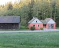 Bild: pi
Neben dem Gemeinschaftshaus in Neuenhammer werden eine neue Fahrzeughalle für die Feuerwehr und eine Lagerhalle für den gemeindlichen Bauhof errichtet. Der alte Stodel fällt der Spitzhacke zum Opfer.